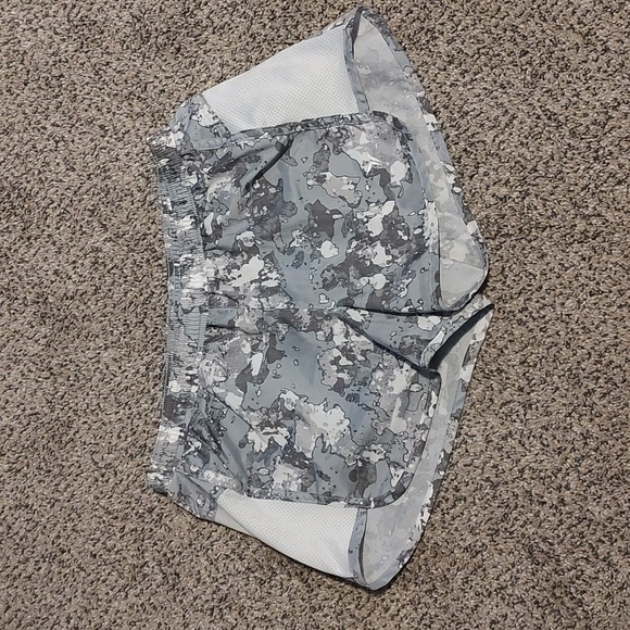 NWOT Old Navy Active Mesh Shorts - Picture 1 of 4